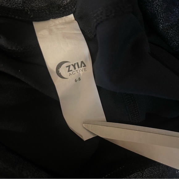 ZYIA Black Leggings with Pockets - Picture 8 of 9